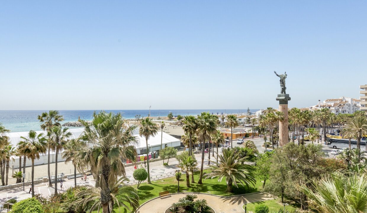 Holiday rental Playa Rocío - Puerto Banus - Beachfront apartment in Puerto Banus, Playa Rocio, Marbella - Jacques Olivier Marbella