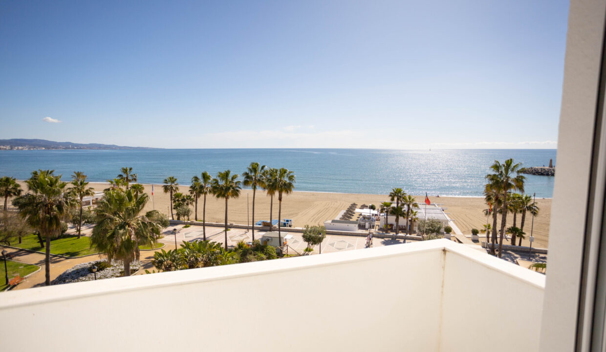fantastic sea views from 3 bedroom holiday rental in Playa Roccio - jacques Olivier Marbella