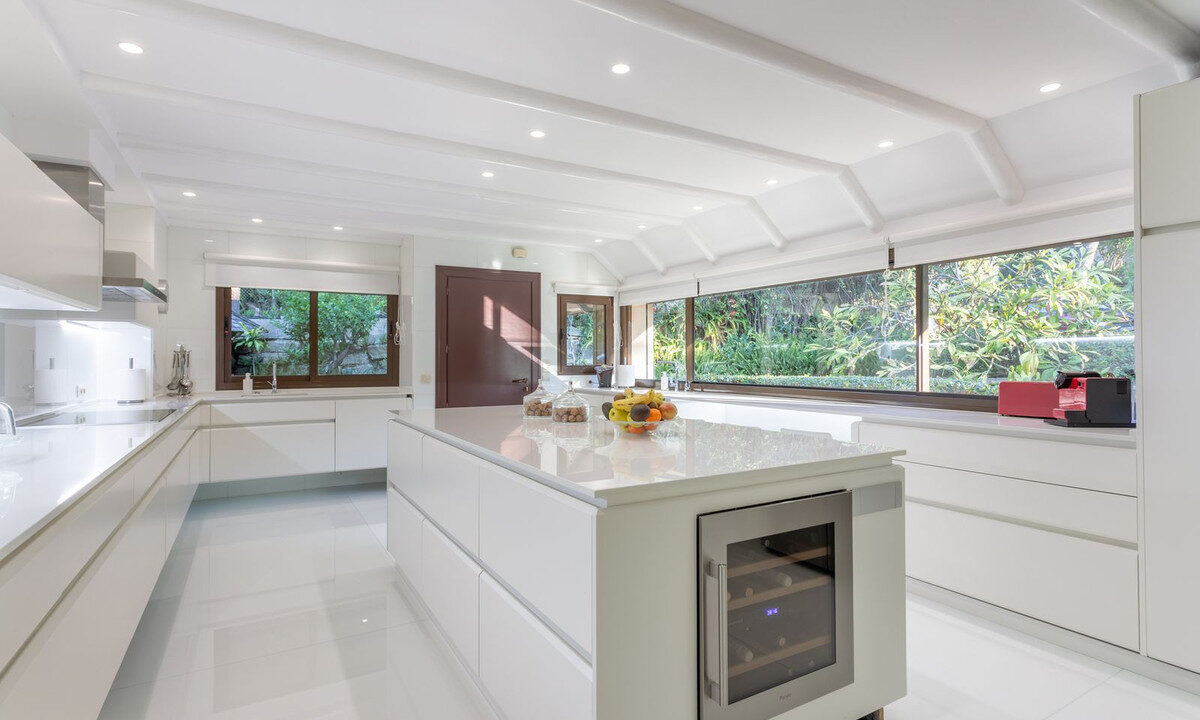 Detached Villa for sale in Málaga Río Real Costa del Sol Spain - Jacques Olivier Marbella