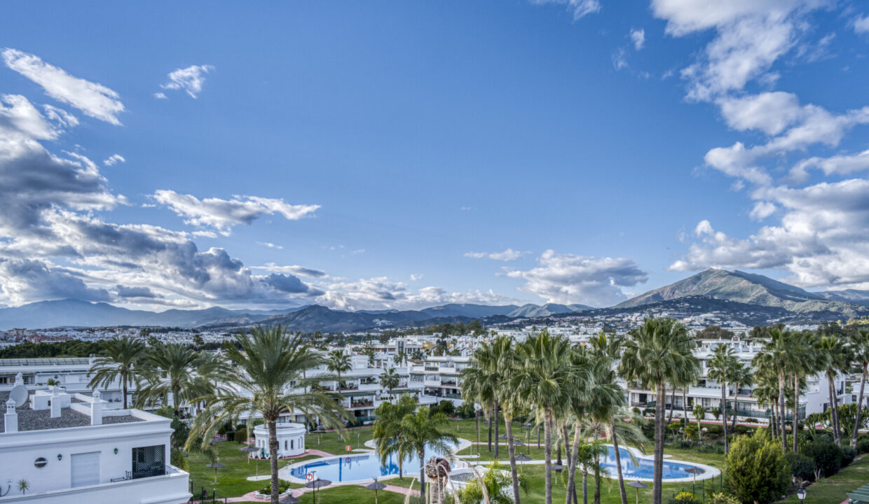 Urbanización Locrimar, Puerto Banus, Spain: Penthouse with panoramic sea view for sale - Jacques Olivier Marbella