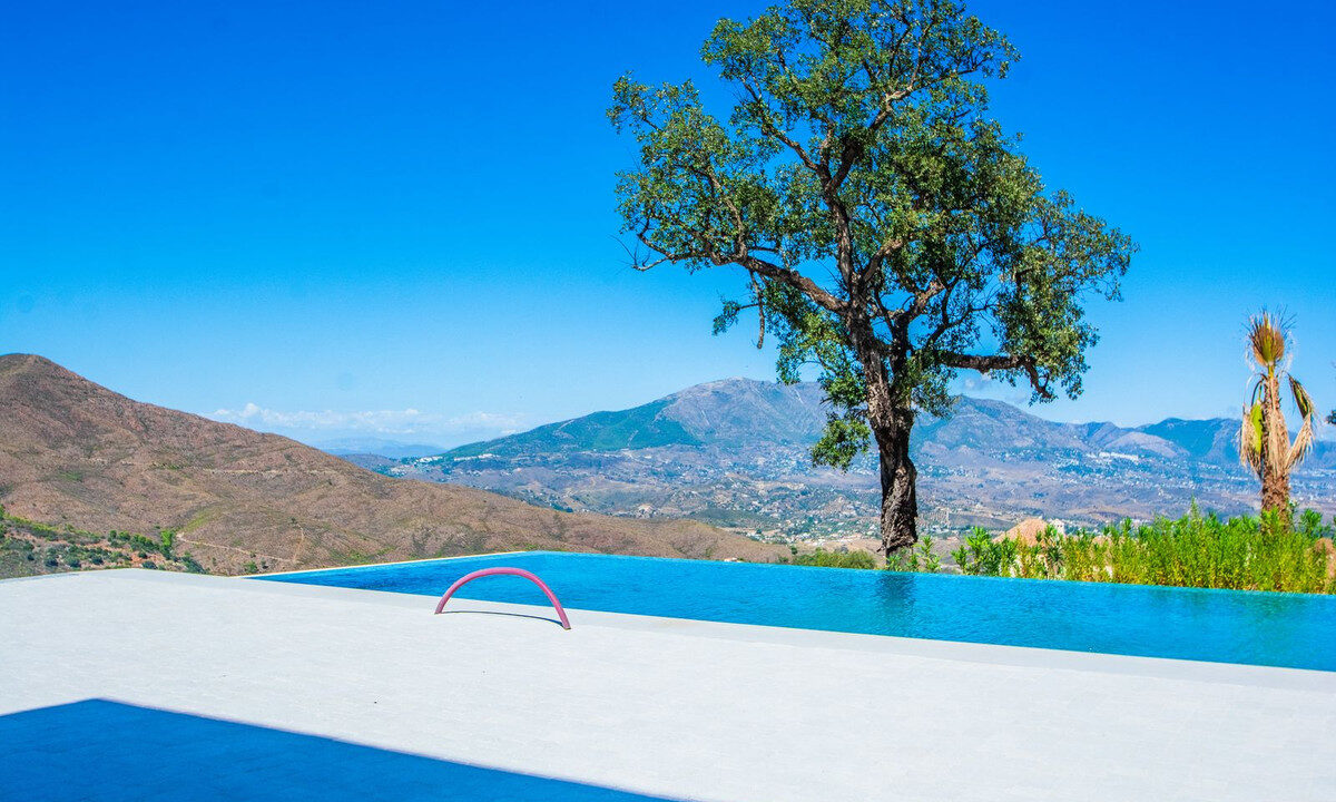Detached Villa for sale in Málaga La Mairena Costa del Sol Spain - Jacques Olivier Marbella